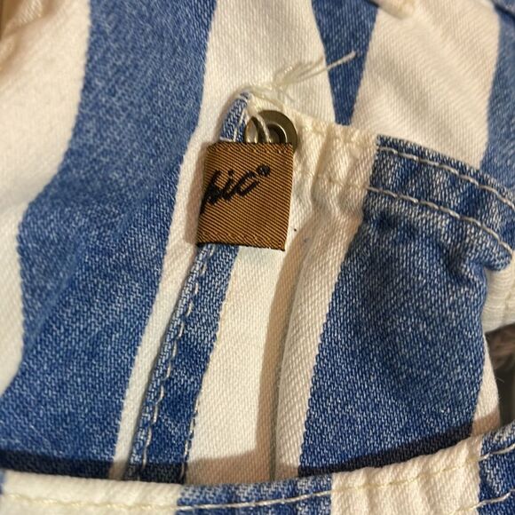 Vintage Chic Blue and White Striped Denim High Rise Shorts 1980s Waist 29 Inches - Picture 7 of 16